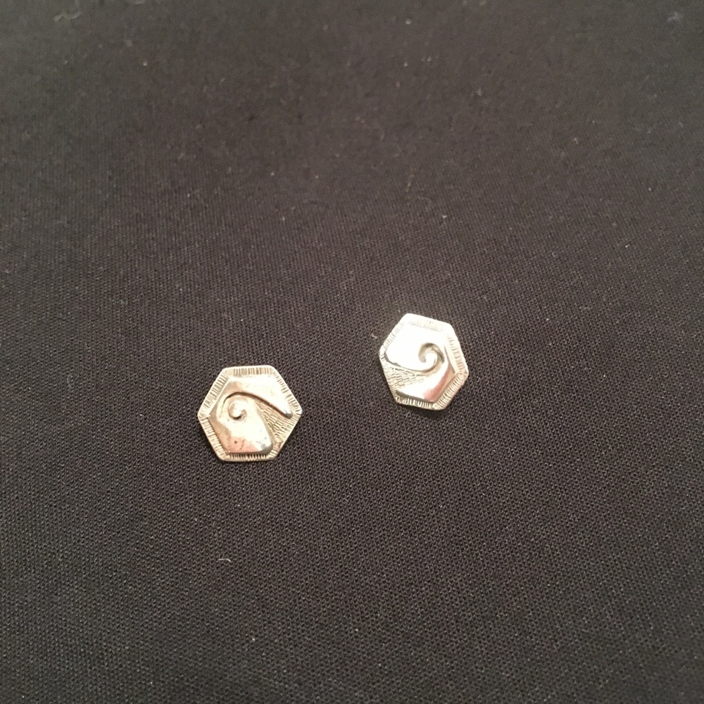 Earring - Picture 3 of 4